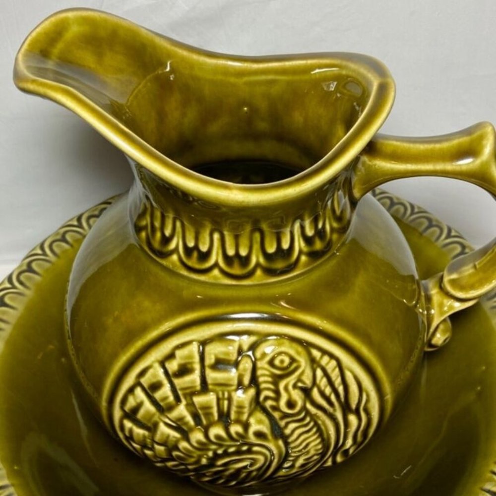 MCM McCoy Pottery #7516 Green Turkey Pitcher w/Bowl Set Embossed 1968 Vintage - Picture 6 of 12